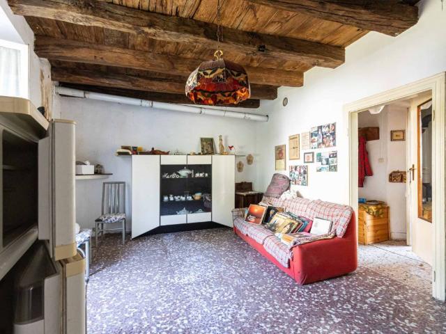 Casa indipendente in vendita a Valbrona CO