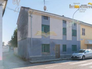 Casa indipendente in vendita a Valenza AL