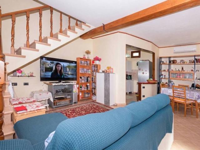 Casa indipendente in vendita a Valenza AL