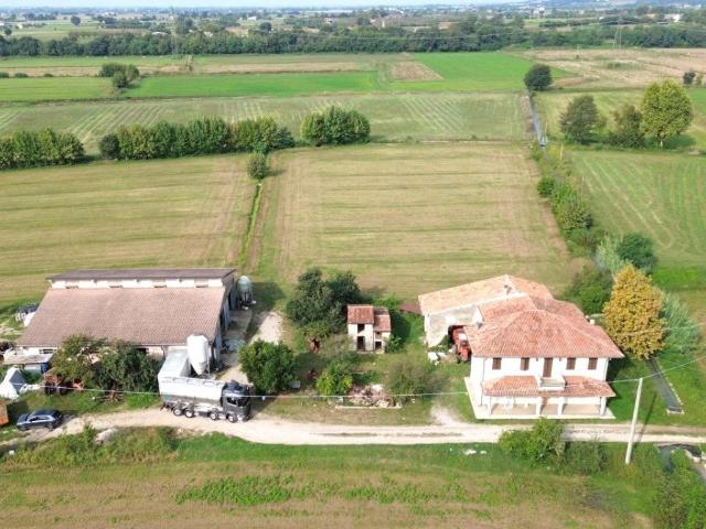 Casa indipendente in vendita a Valeggio sul Mincio VR