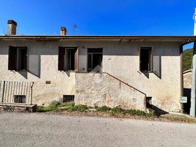 Casa indipendente in vendita a Valfabbrica PG