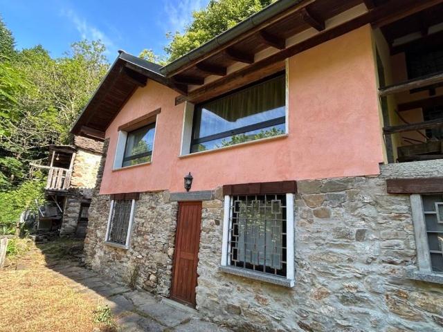 Casa indipendente in vendita a Valle Cannobina VB