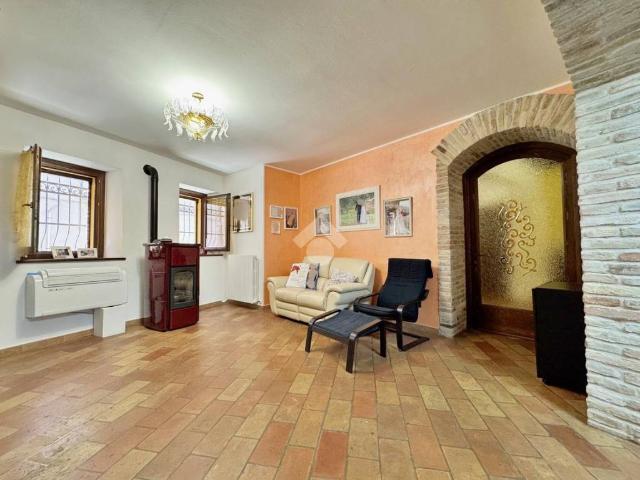 Casa indipendente in vendita a Vallefoglia PU