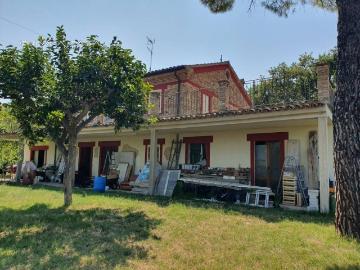 Casa indipendente in vendita a Vallefoglia PU