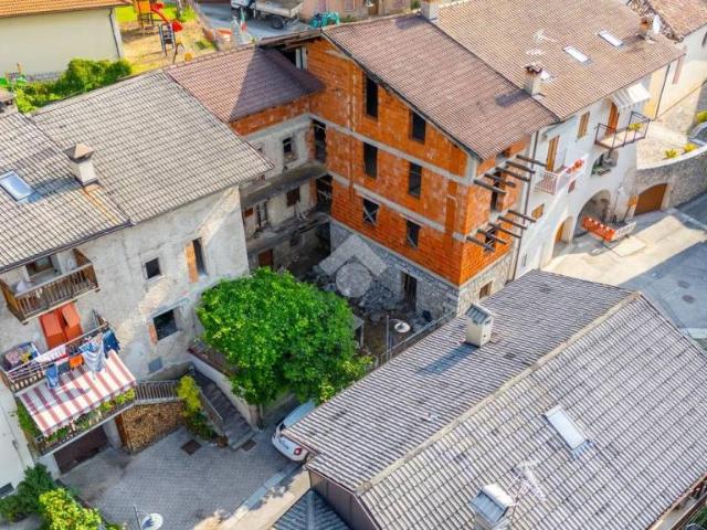 Casa indipendente in vendita a Vallelaghi via al castel romano, 4