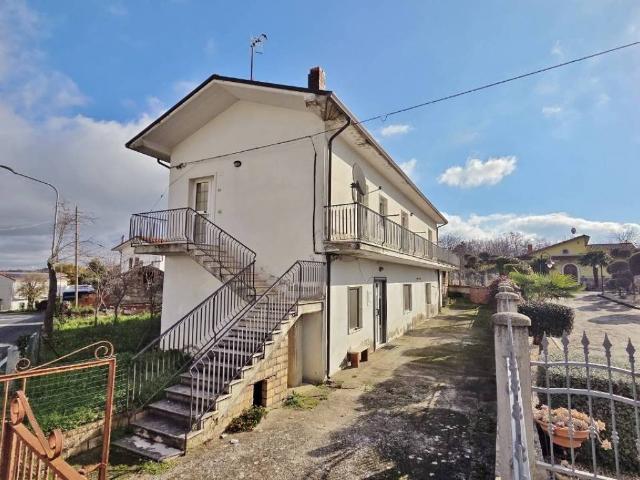 Casa indipendente in vendita a Vallesaccarda AV