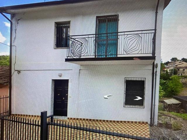 Casa indipendente in vendita a Vallesaccarda AV
