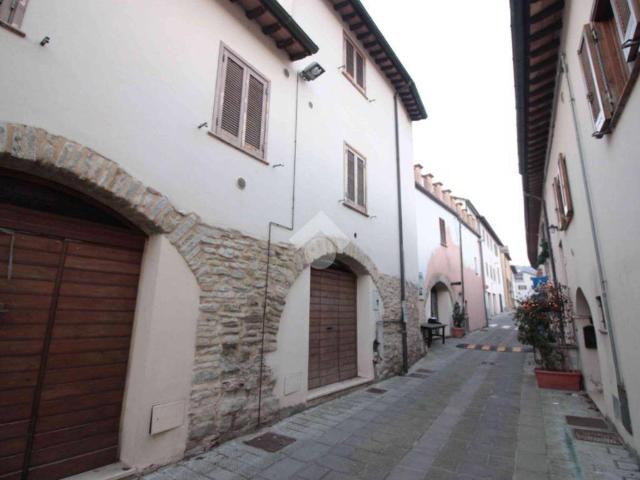 Casa indipendente in vendita a Valtopina PG
