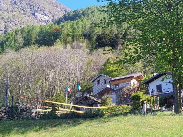 Casa indipendente in vendita a Valvarrone LC