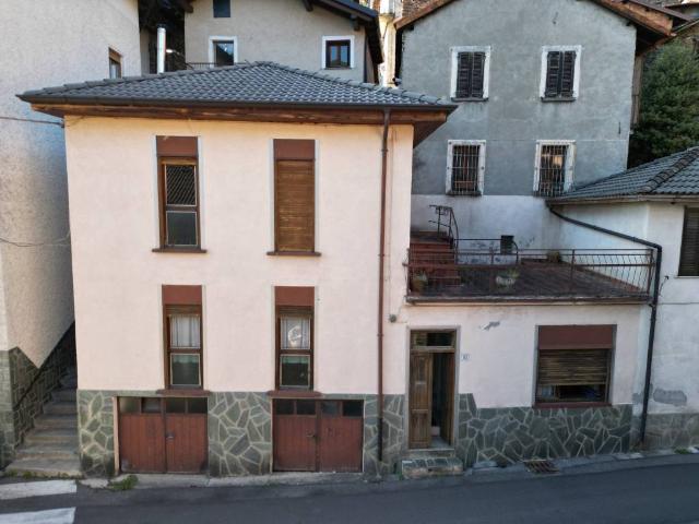 Casa indipendente in vendita a Valvarrone LC