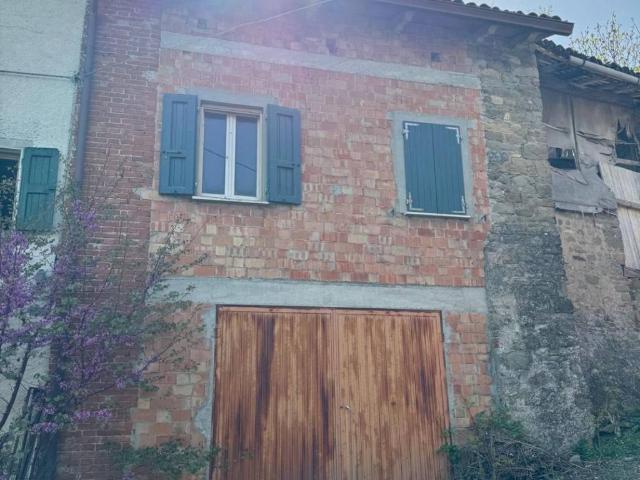 Casa indipendente in vendita a Varano de' Melegari PR