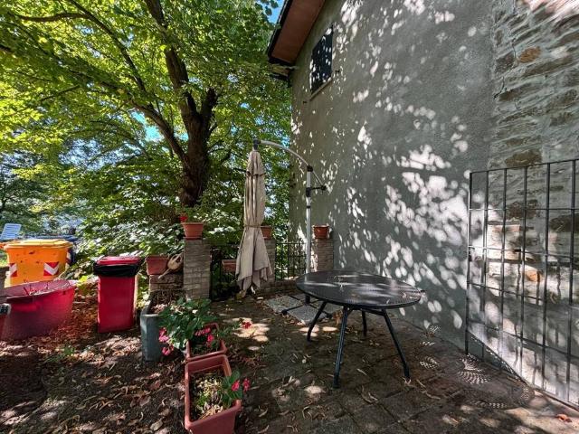 Casa indipendente in vendita a Varano de' Melegari PR
