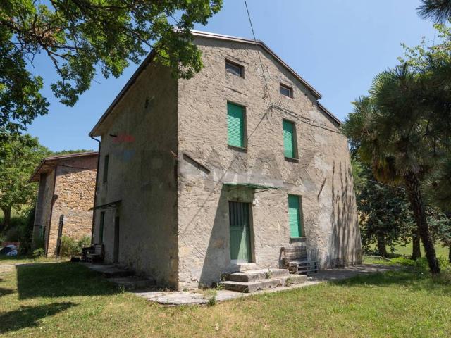 Casa indipendente in vendita a Varano de' Melegari PR