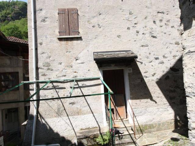 Casa indipendente in vendita a Varallo VC