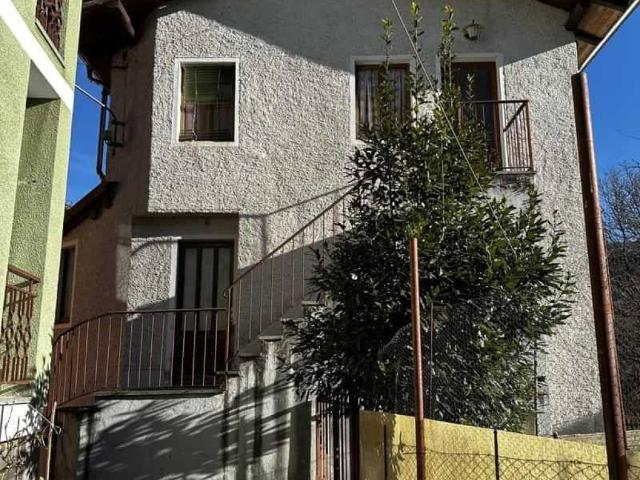 Casa indipendente in vendita a Varallo VC
