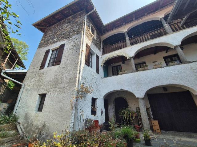 Casa indipendente in vendita a Varallo VC