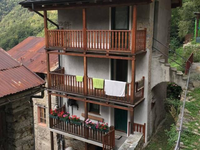 Casa indipendente in vendita a Varallo VC