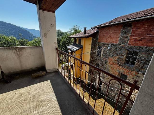Casa indipendente in vendita a Varallo VC