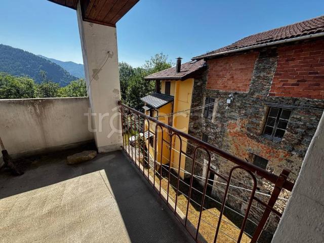 Casa indipendente in vendita a Varallo via alla Villa Superiore