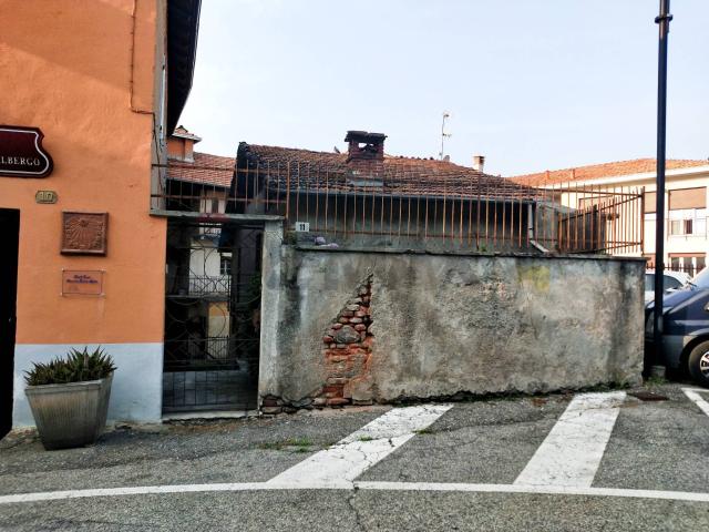 Casa Indipendente in vendita a Varallo Pombia