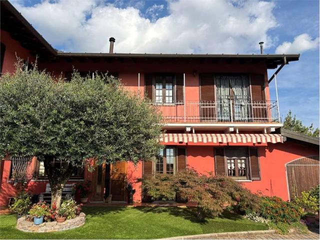 Casa indipendente in vendita a Varallo Pombia NO