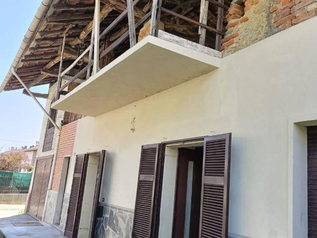 Casa indipendente in vendita a Varallo Pombia NO