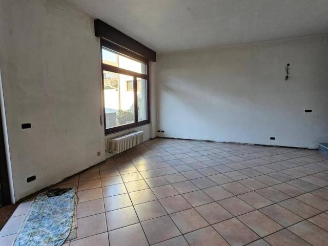 Casa indipendente in vendita a Varedo MB