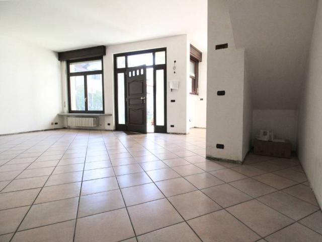Casa indipendente in vendita a Varedo MB