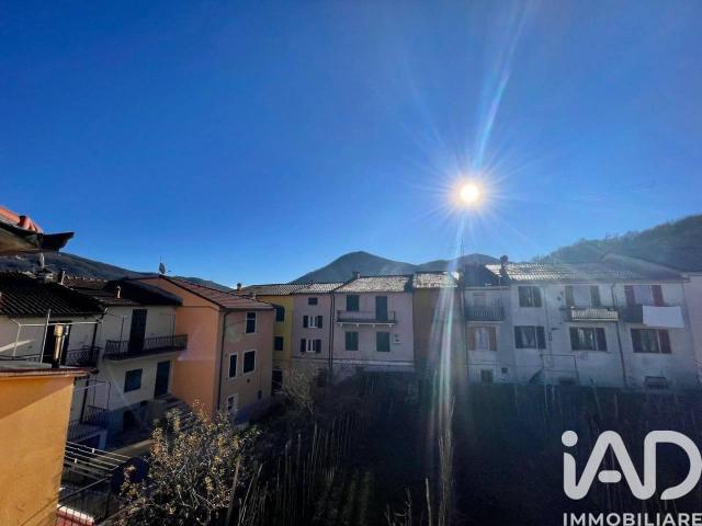 Casa indipendente in vendita a Varese Ligure