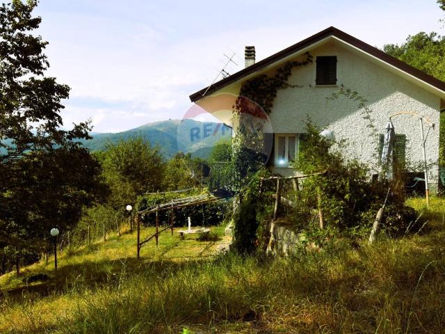 Casa indipendente in vendita a Varese Ligure