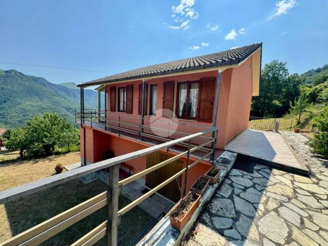 Casa indipendente in vendita a Varese Ligure SP