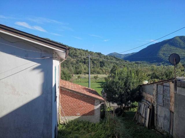 Casa indipendente in vendita a Varese Ligure SP