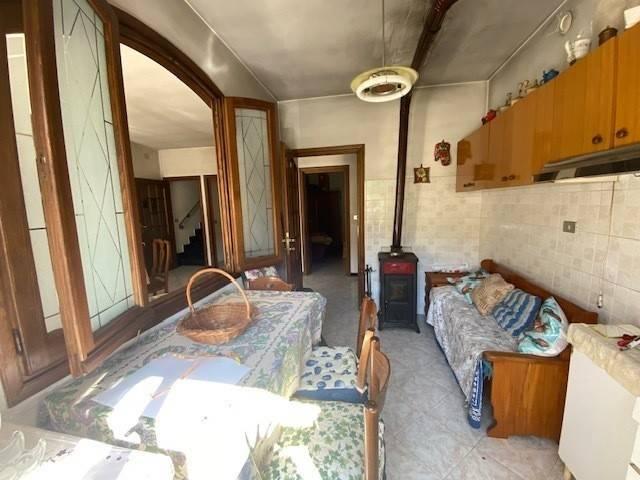 Casa indipendente in vendita a Varese Ligure SP