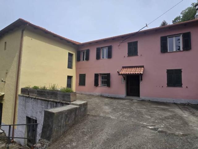 Casa indipendente in vendita a Varese Ligure SP