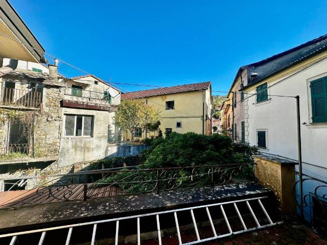 Casa indipendente in vendita a Varese Ligure SP