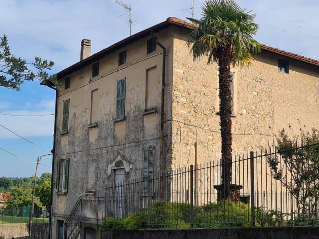 Casa indipendente in vendita a Varese VA