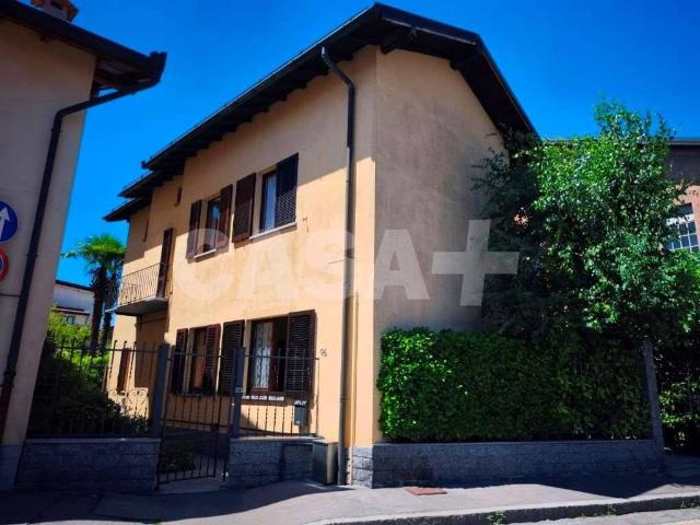Casa indipendente in vendita a Varese VA