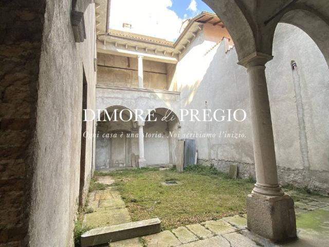 Casa indipendente in vendita a Varese VA