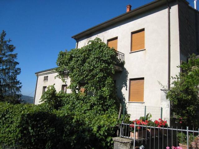 Casa indipendente in vendita a Varsi PR