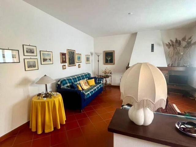 Casa indipendente in vendita a Varsi PR