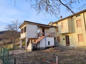 Casa indipendente in vendita a Varsi PR