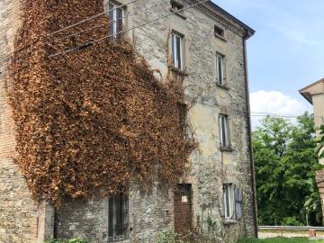 Casa indipendente in vendita a Varsi PR