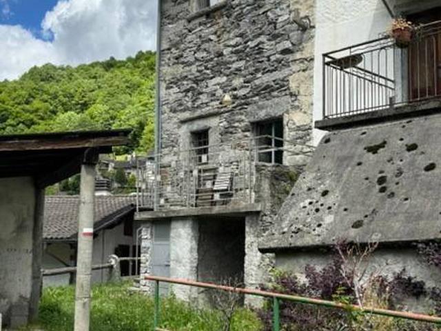 Casa indipendente in vendita a Varzo VB