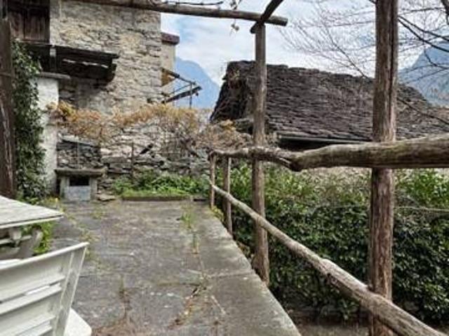 Casa indipendente in vendita a Varzo VB