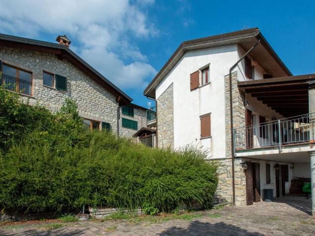 Casa indipendente in vendita a Varzi PV