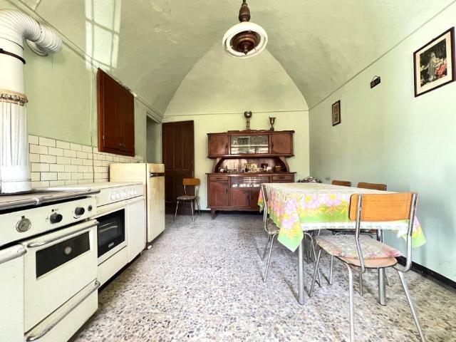 Casa indipendente in vendita a Vezza d'Alba CN