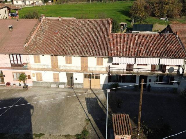 Casa indipendente in vendita a Vezza d'Alba CN