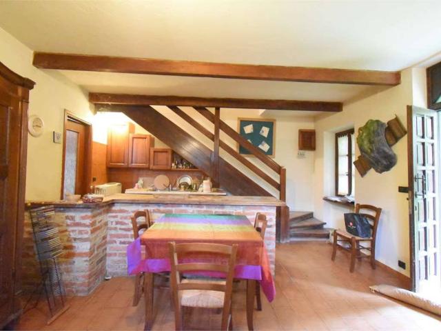 Casa indipendente in vendita a Vezza d'Alba CN