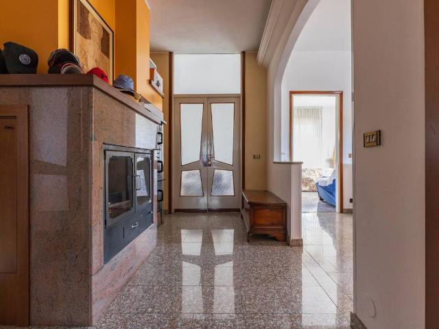 Casa indipendente in vendita a Vedano Olona VA