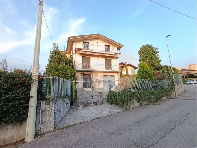 Casa indipendente in vendita a Veduggio con Colzano MB